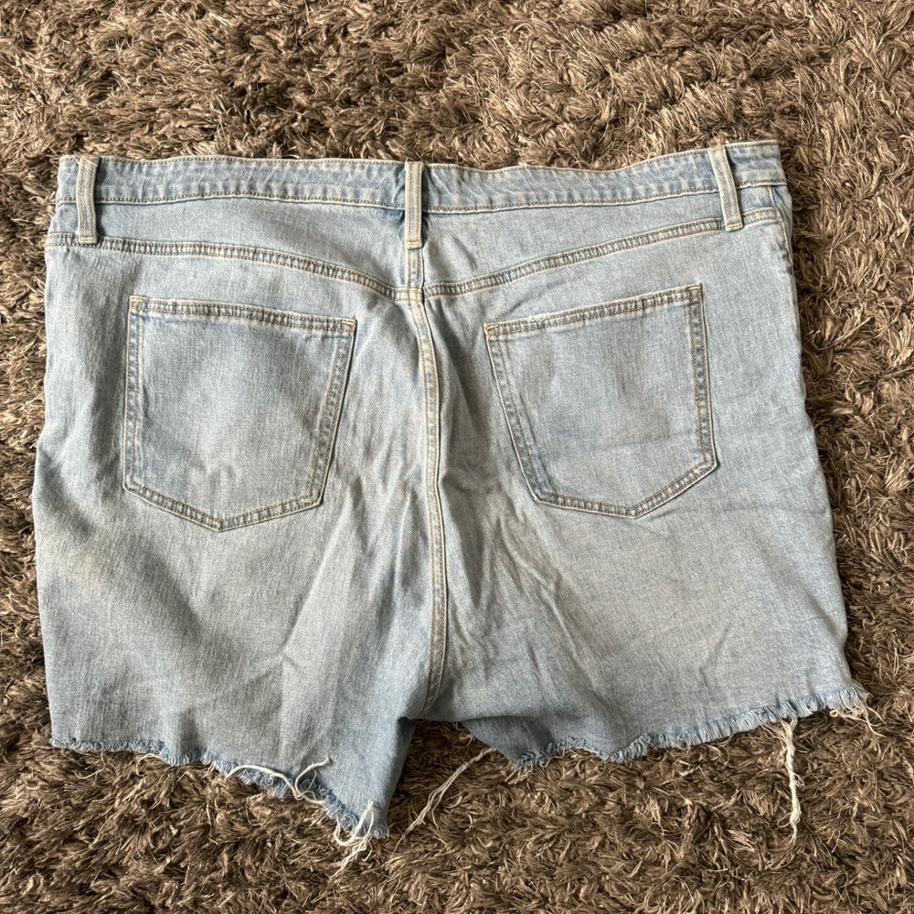 Universal Thread Shorts - Picture 2 of 3